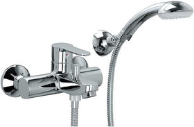 Miscelatore esterno vasca Paffoni BLU023CR serie Blu cromato con deviatore su sfondo bianco