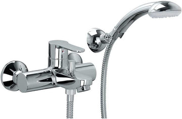 Miscelatore esterno vasca Paffoni BLU023CR serie Blu cromato con deviatore su sfondo bianco